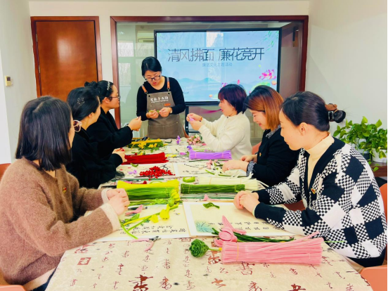 0225巧用编织棒 花开映廉心147.png 0225巧用编织棒 花开映廉心147.png